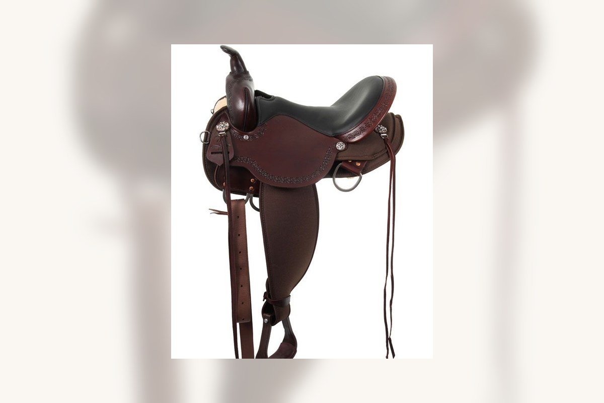 Equestrian Weekend Style: Leather, Linen, and Quiet Polish